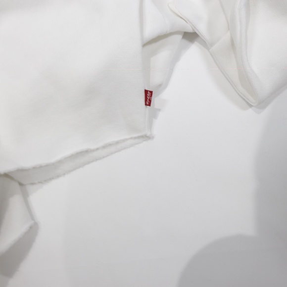 Levi's Women's Raw edge Hem Graphic Cropped Fleece Pullover Hoodie White Size M - Picture 9 of 9